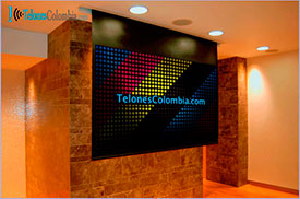 Telón elétrico con medidas de 305x305 cms