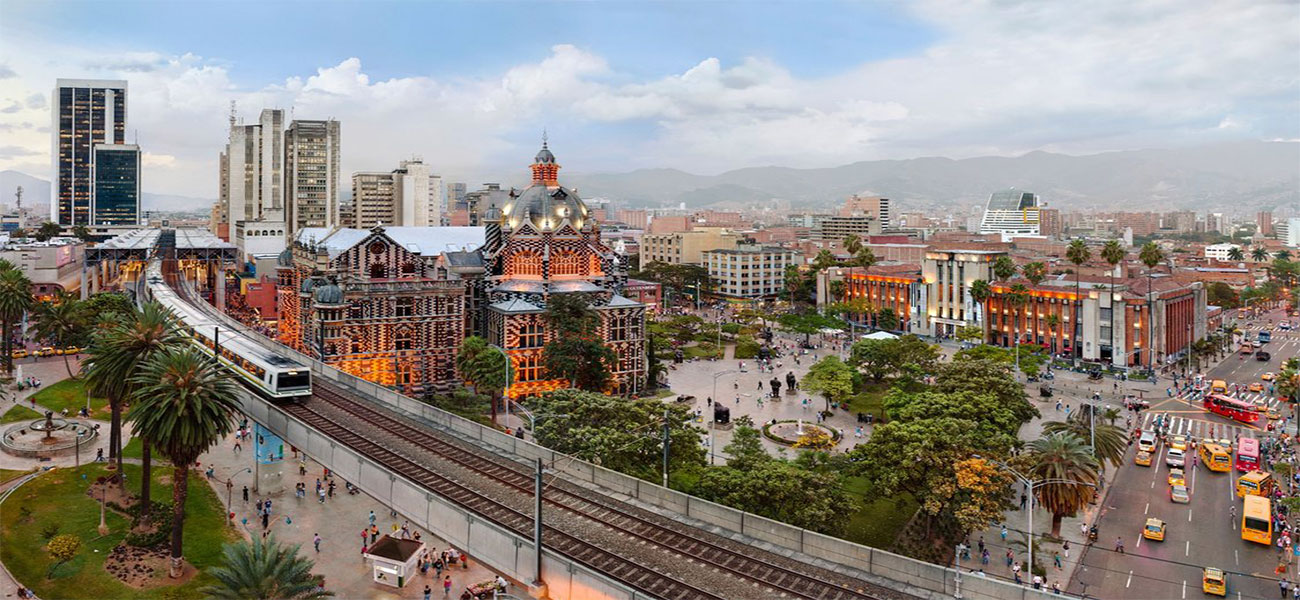 Ciudad de medellin soportes y pantallas de video beam